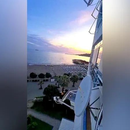 White And Blue Modern Seaview Apartamento *